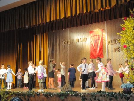 Prireditev Druži naju ples in petje posvečena dnevu žena 6